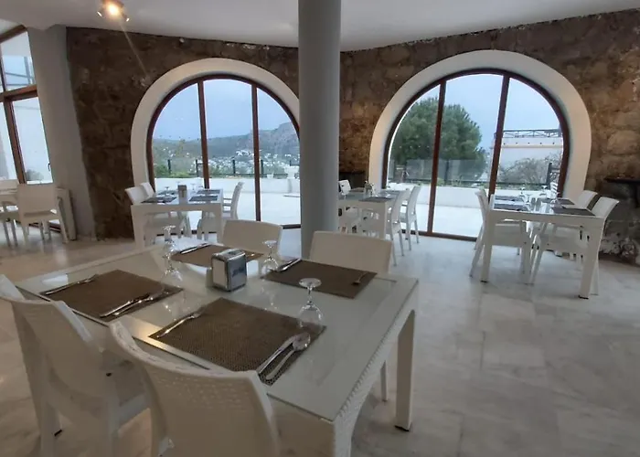 Turkbuku Hill מלון